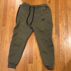 Nike Tech Green Sweatpants